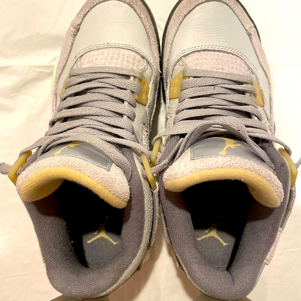AIR JORDAN 4 SE GS” Photon Dust" Size 4.5 Youth WORN ONLY ONCE